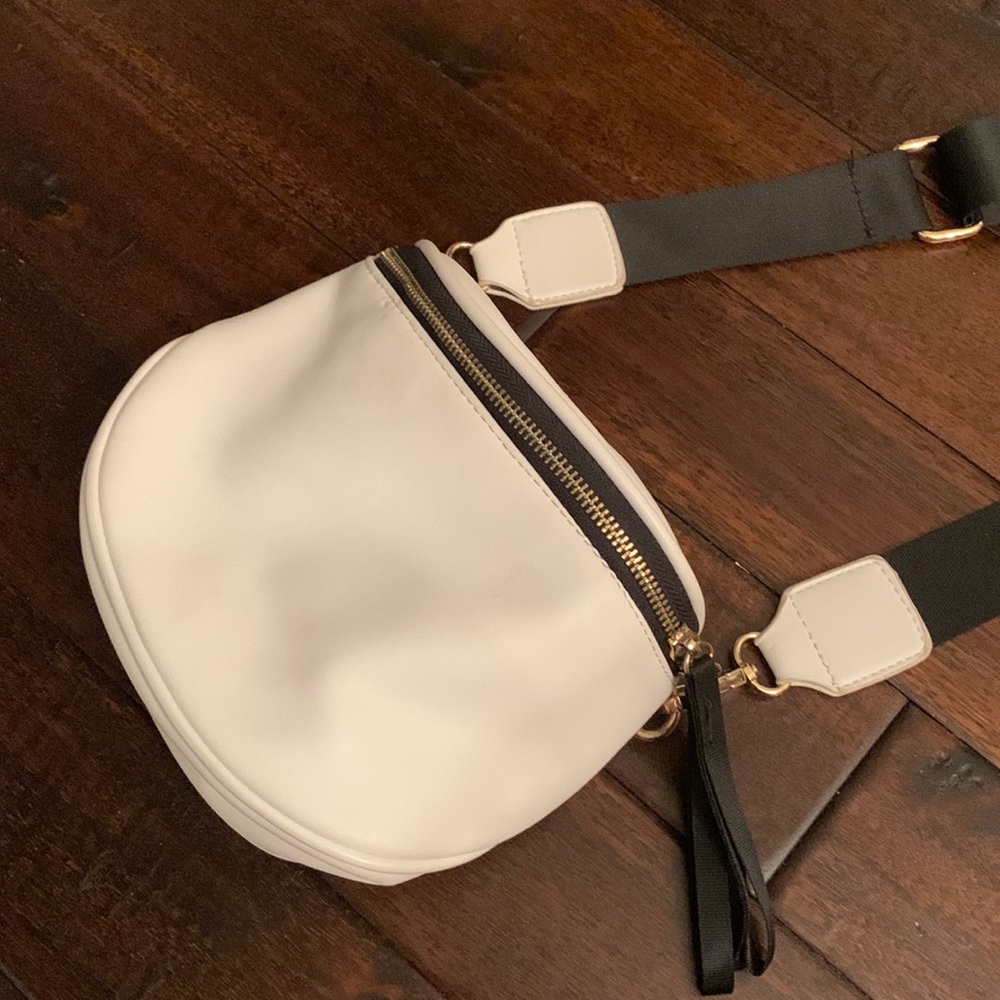 MMS White and Black Vegan Fanny Pouch or crossbody USED